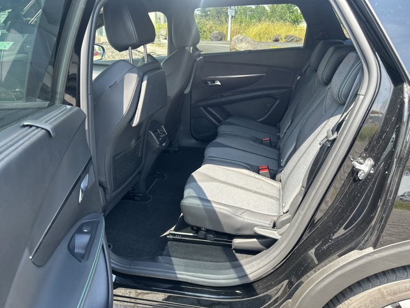 Peugeot 5008 Allure Pack Mild-Hybrid 136 e-DSC6 7-Sitzer — photo 8