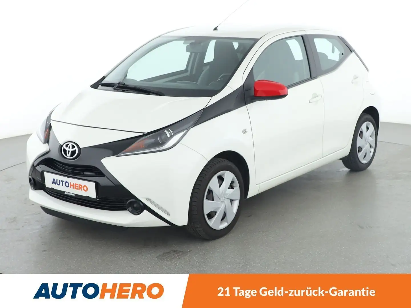 Toyota Aygo 1.0 X-Play *LIMITER*KLIMA*GARANTIE* Weiß - 1