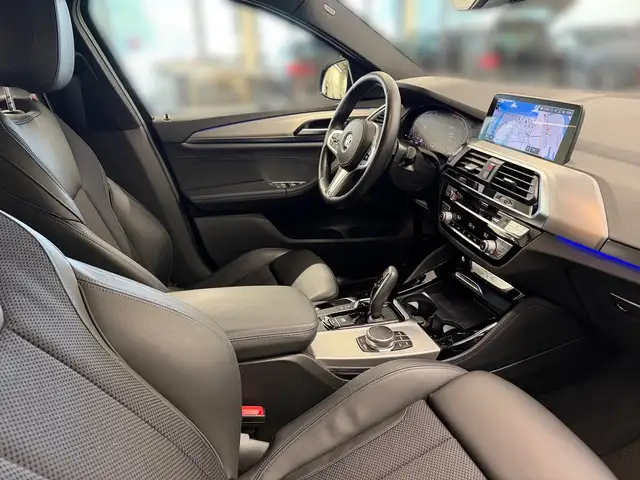 BMW X4 view 12