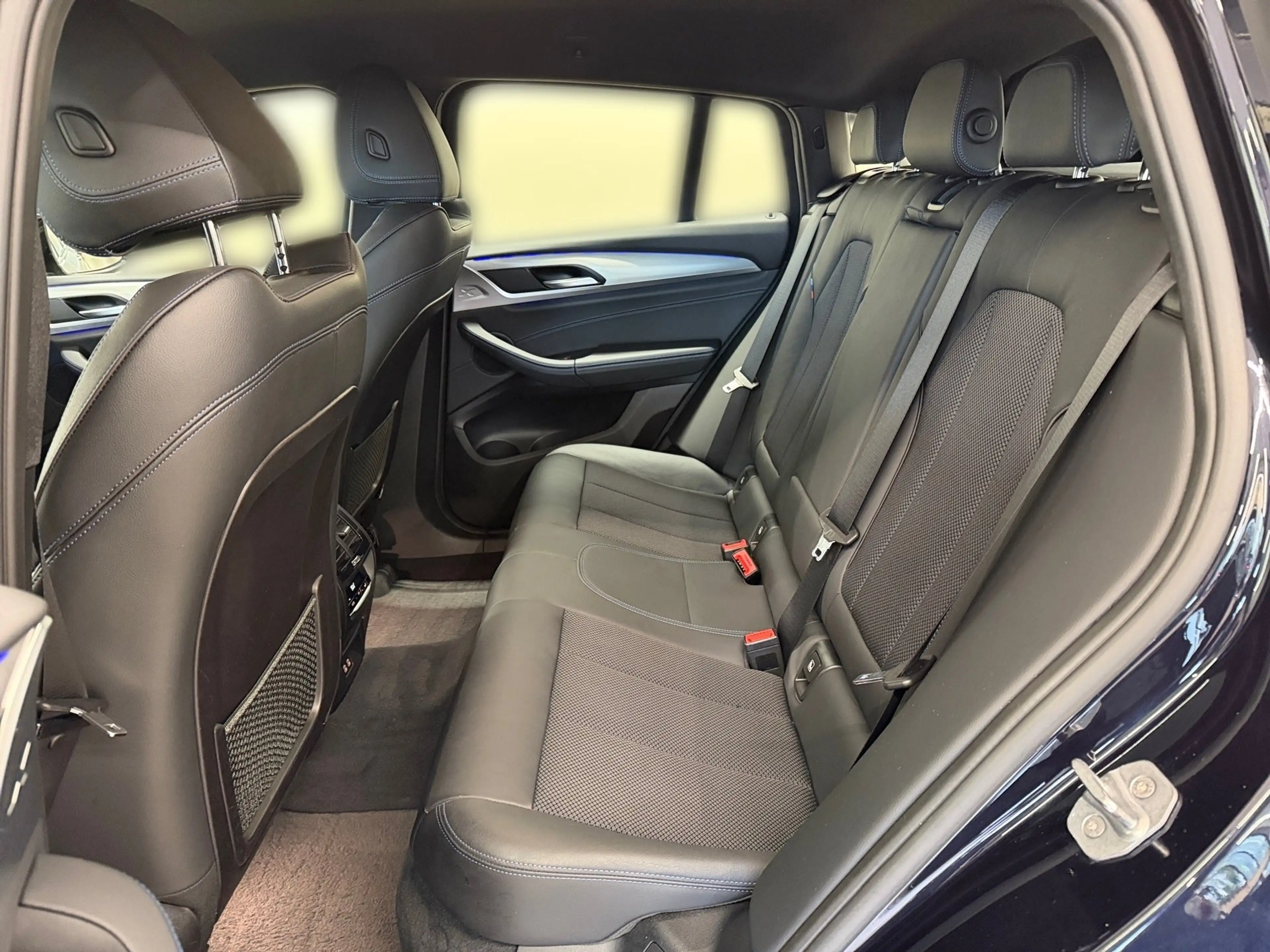 BMW X4 xDrive20i — photo 6