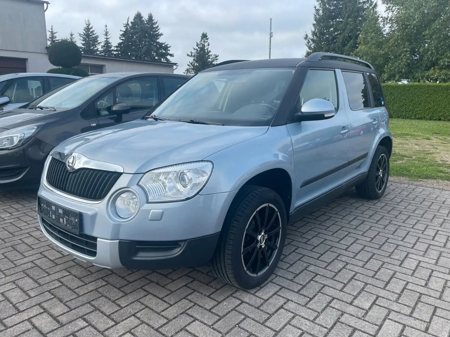 Skoda Yeti 1.8 TSI  4x4 Active Plus Edition Blau - 1