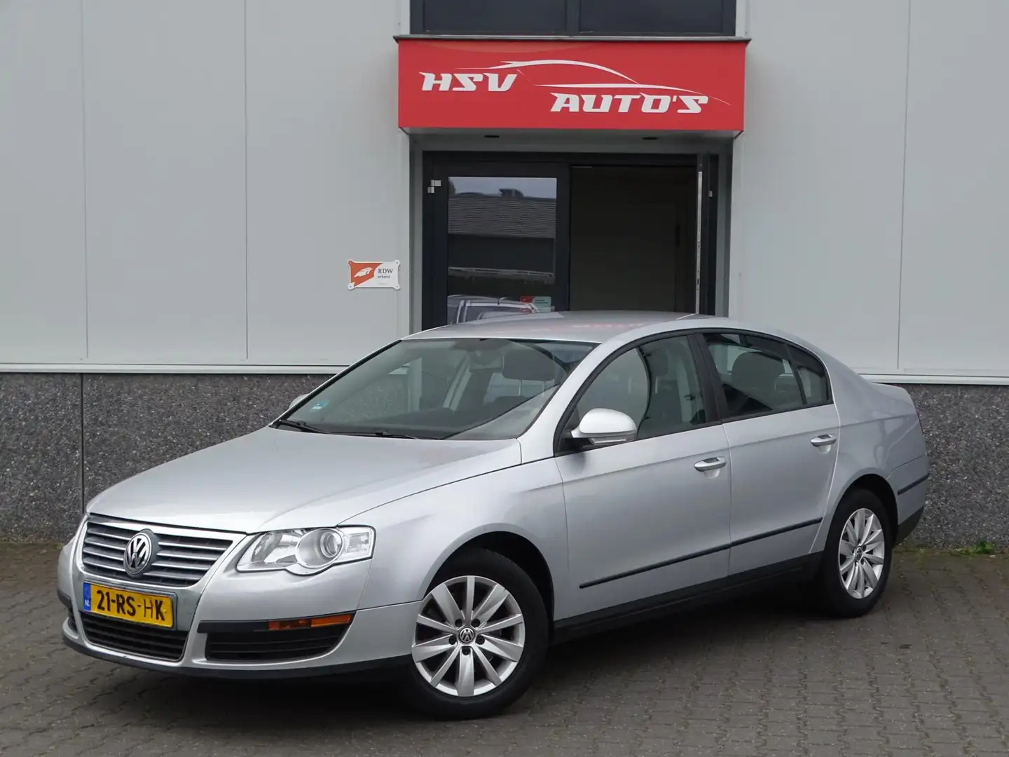 Volkswagen Passat 1.6 FSI Trendline navi cruise LM Grijs - 1