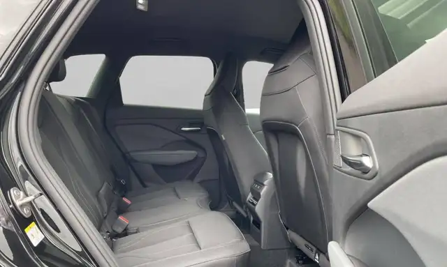 Audi Q3 view 12
