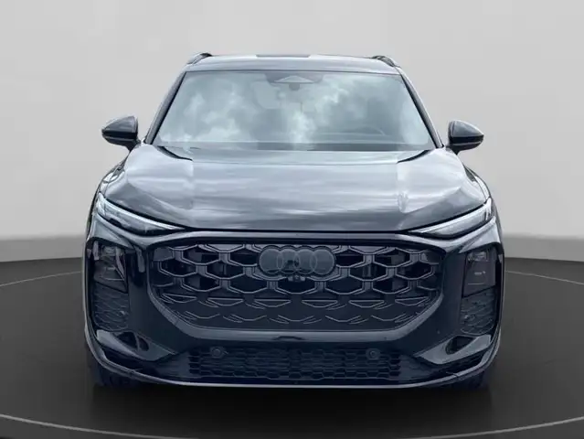 Audi Q3 view 4