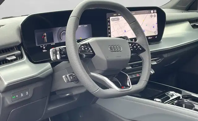 Audi Q3 view 10