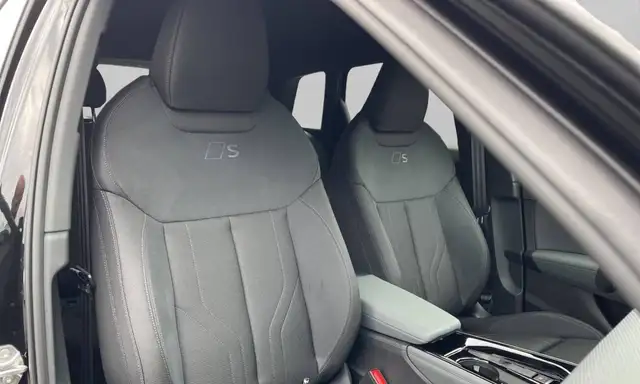 Audi Q3 view 8