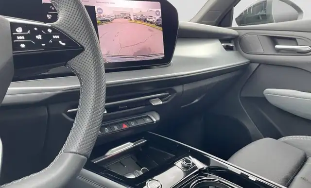 Audi Q3 view 9