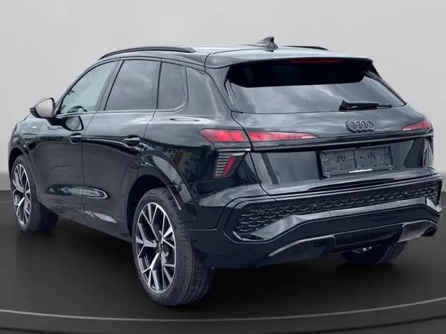 Audi Q3 view 15