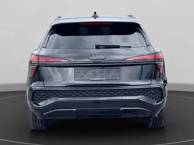 Audi Q3 view 14