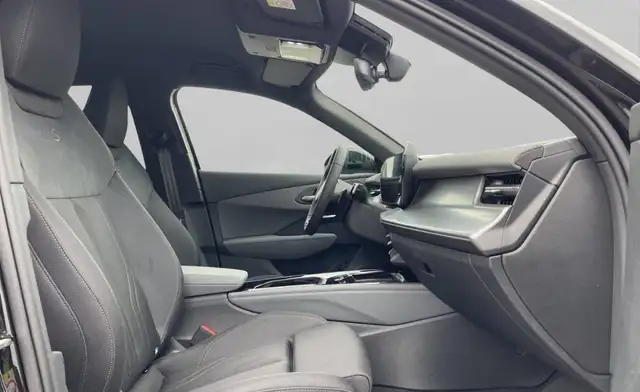 Audi Q3 view 6