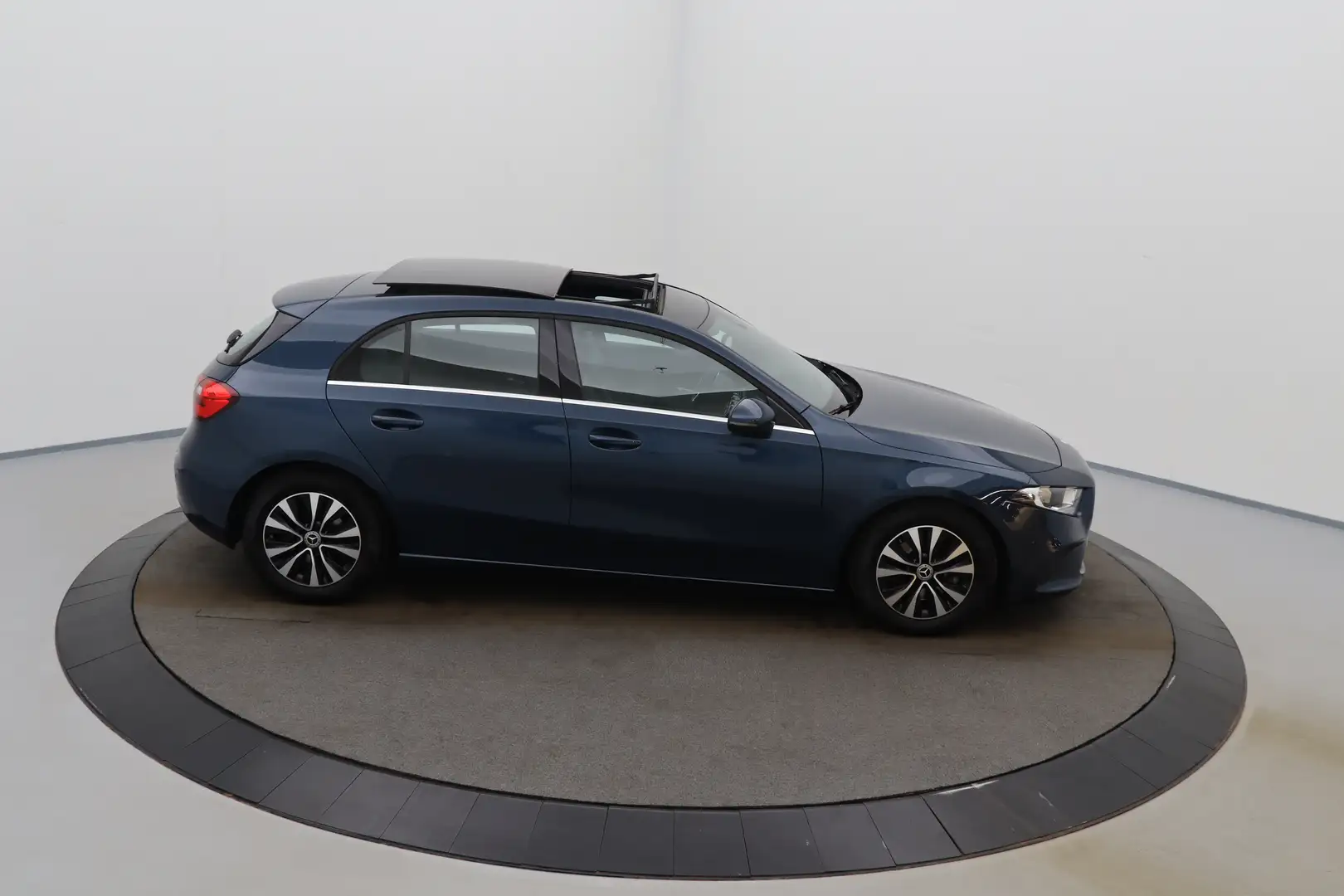 Mercedes-Benz A 200 200dA Style Advantage LEDER/STOF GPS PDC CAM Pano Blauw - 2