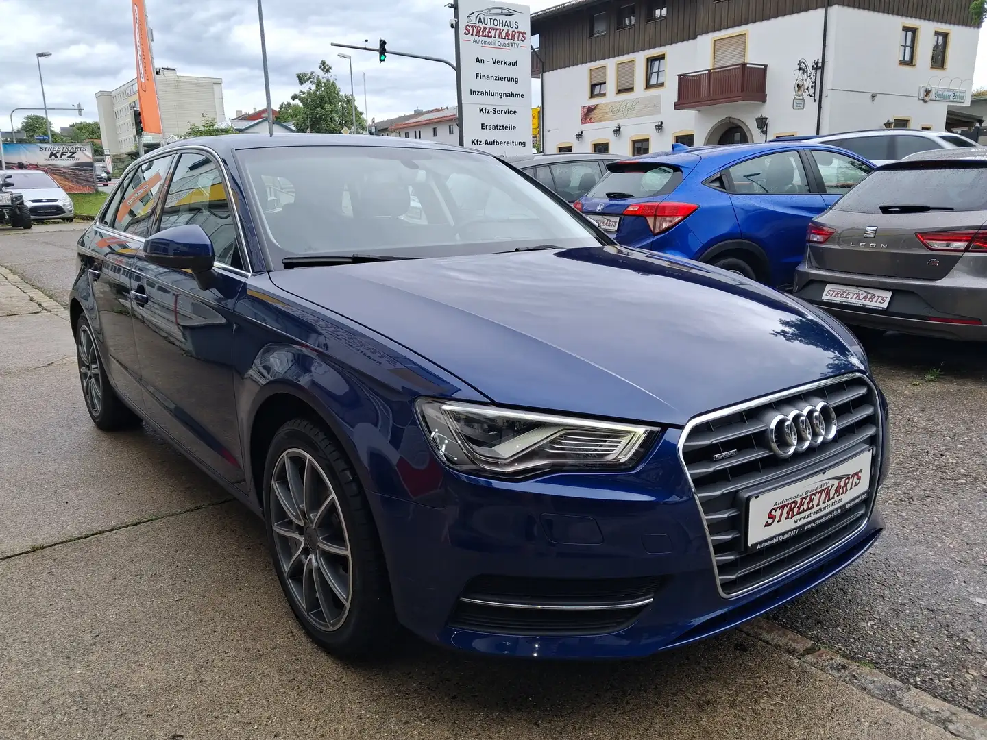 Audi A3 Sportback attraction quattro LED Navi BC Klima Blau - 1