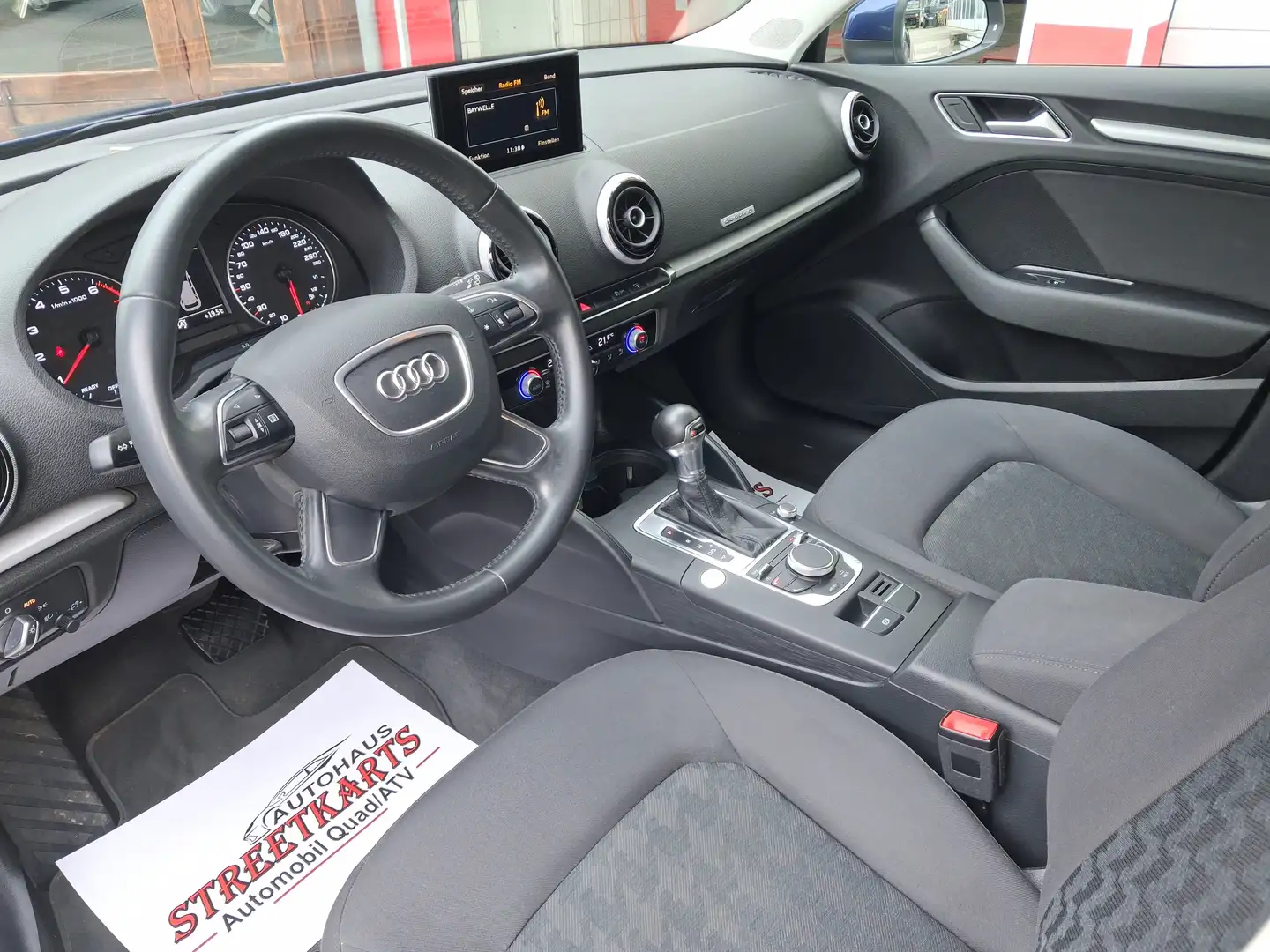 Audi A3 Sportback attraction quattro LED Navi BC Klima Blau - 2