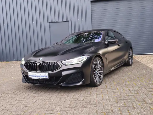 BMW 8 Series view 3