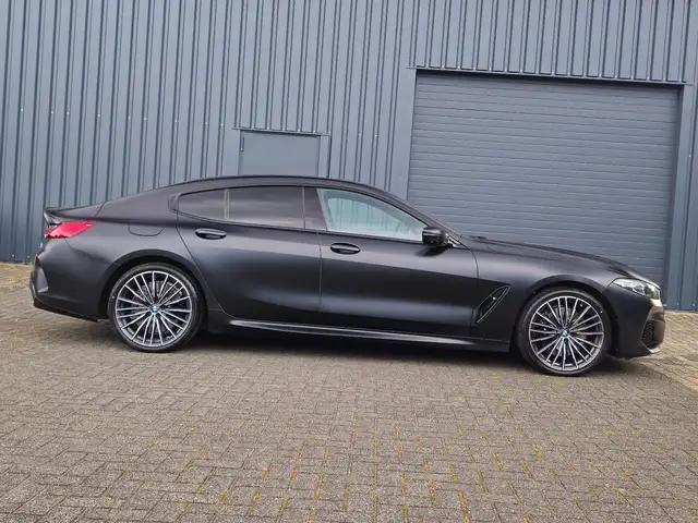 BMW 8 Series view 9