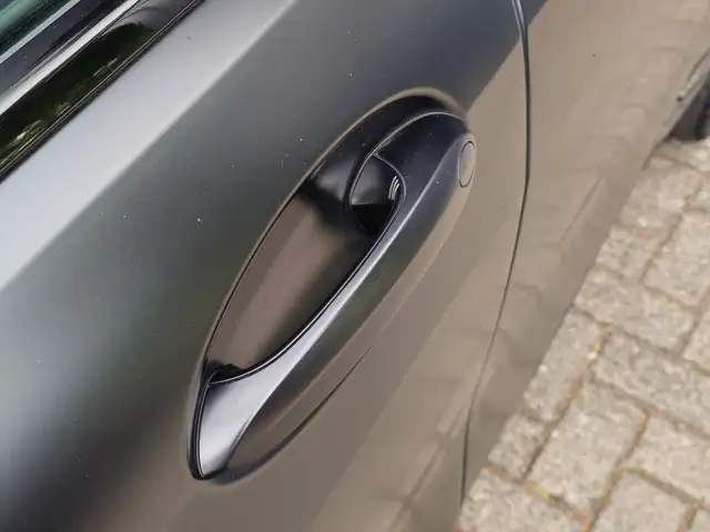 BMW 8 Series view 14