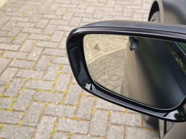 BMW 8 Series view 15