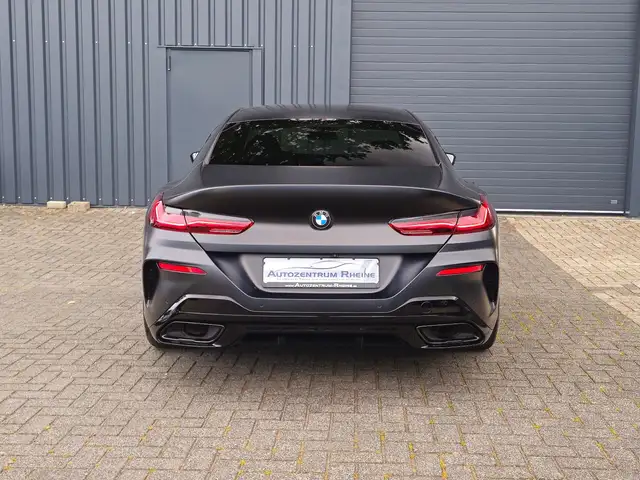 BMW 8 Series view 6