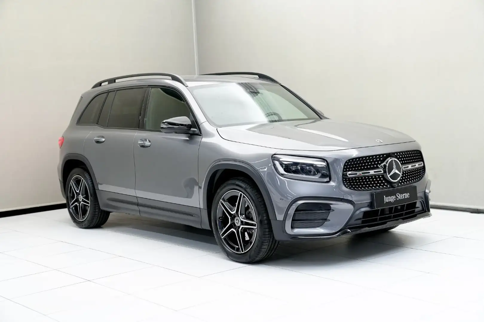 Mercedes-Benz GLB 200 d 4MATIC Österreich-Edition W-Paket Night Grau - 2