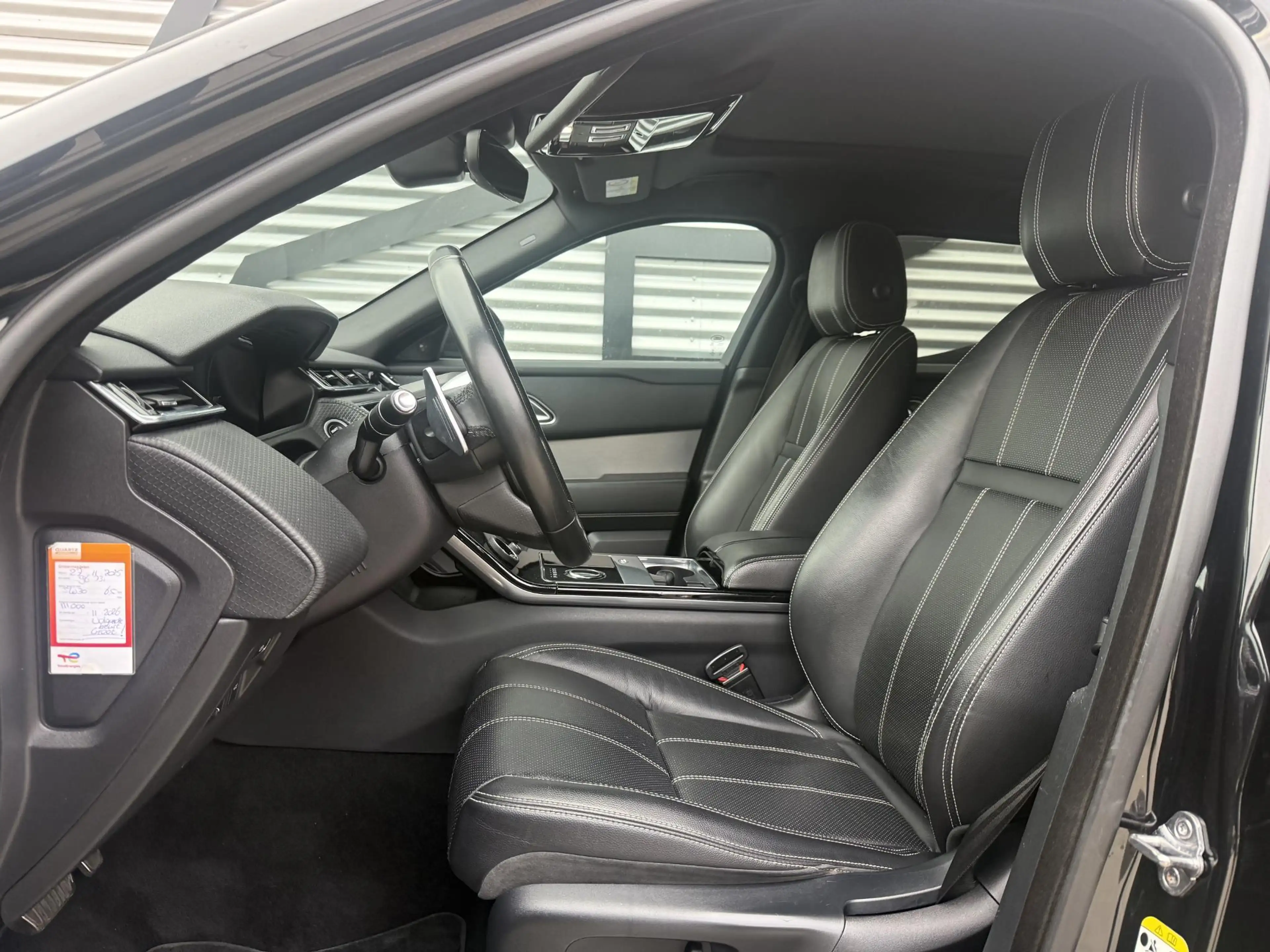 Land Rover Range Rover Velar 2.0 P300 Turbo AWD R-Dynamic HSE Pano|Navi|Carplay — photo 4