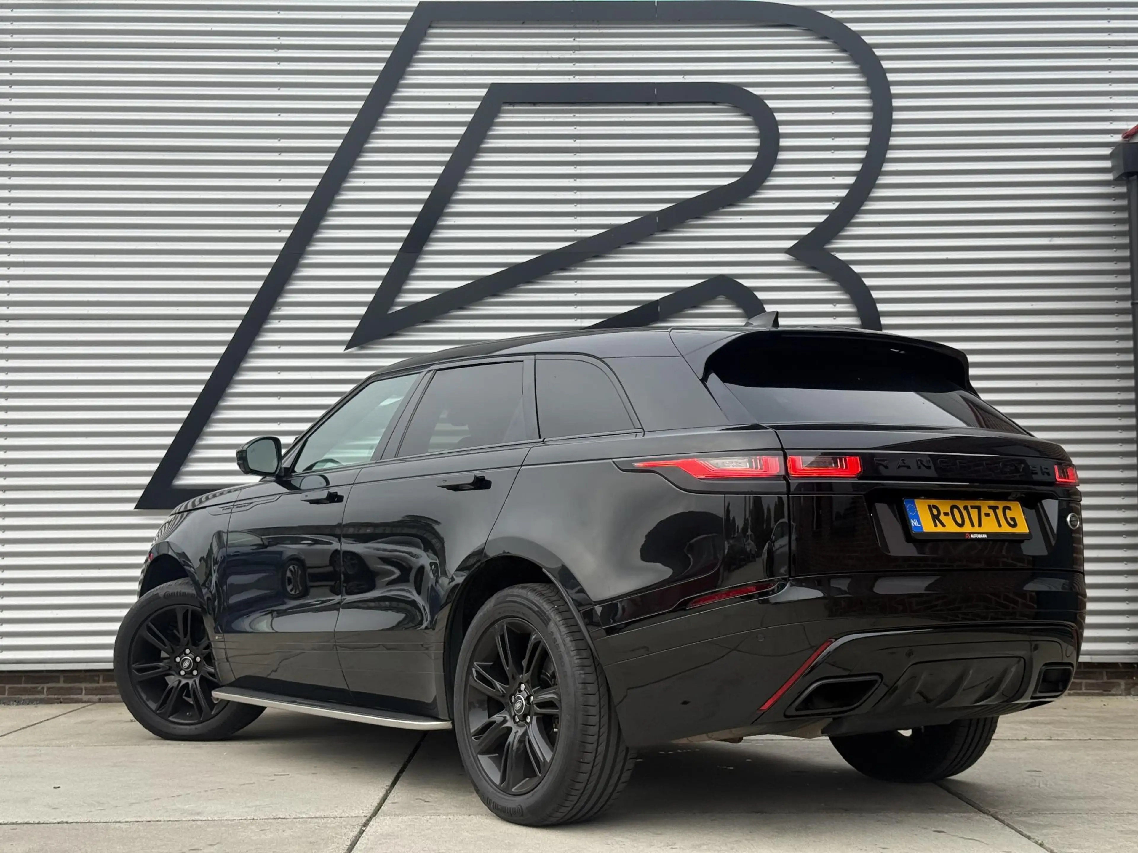 Land Rover Range Rover Velar 2.0 P300 Turbo AWD R-Dynamic HSE Pano|Navi|Carplay — photo 9