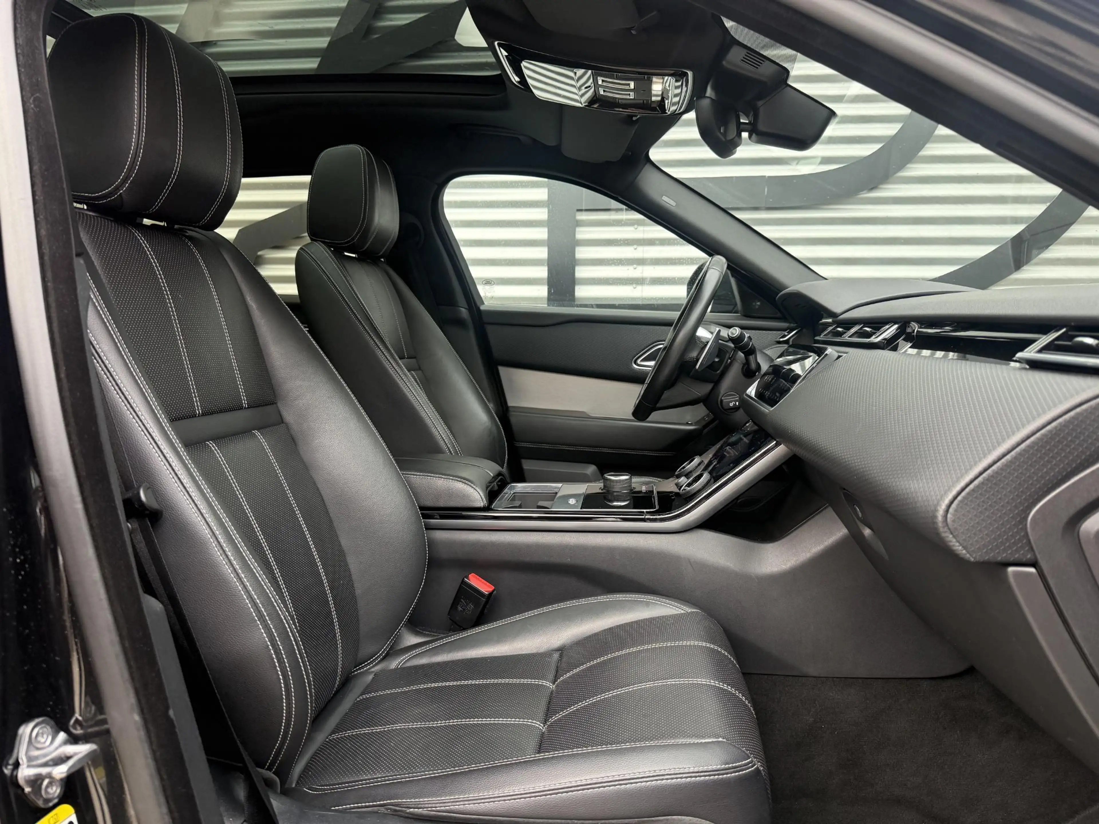 Land Rover Range Rover Velar 2.0 P300 Turbo AWD R-Dynamic HSE Pano|Navi|Carplay — photo 6