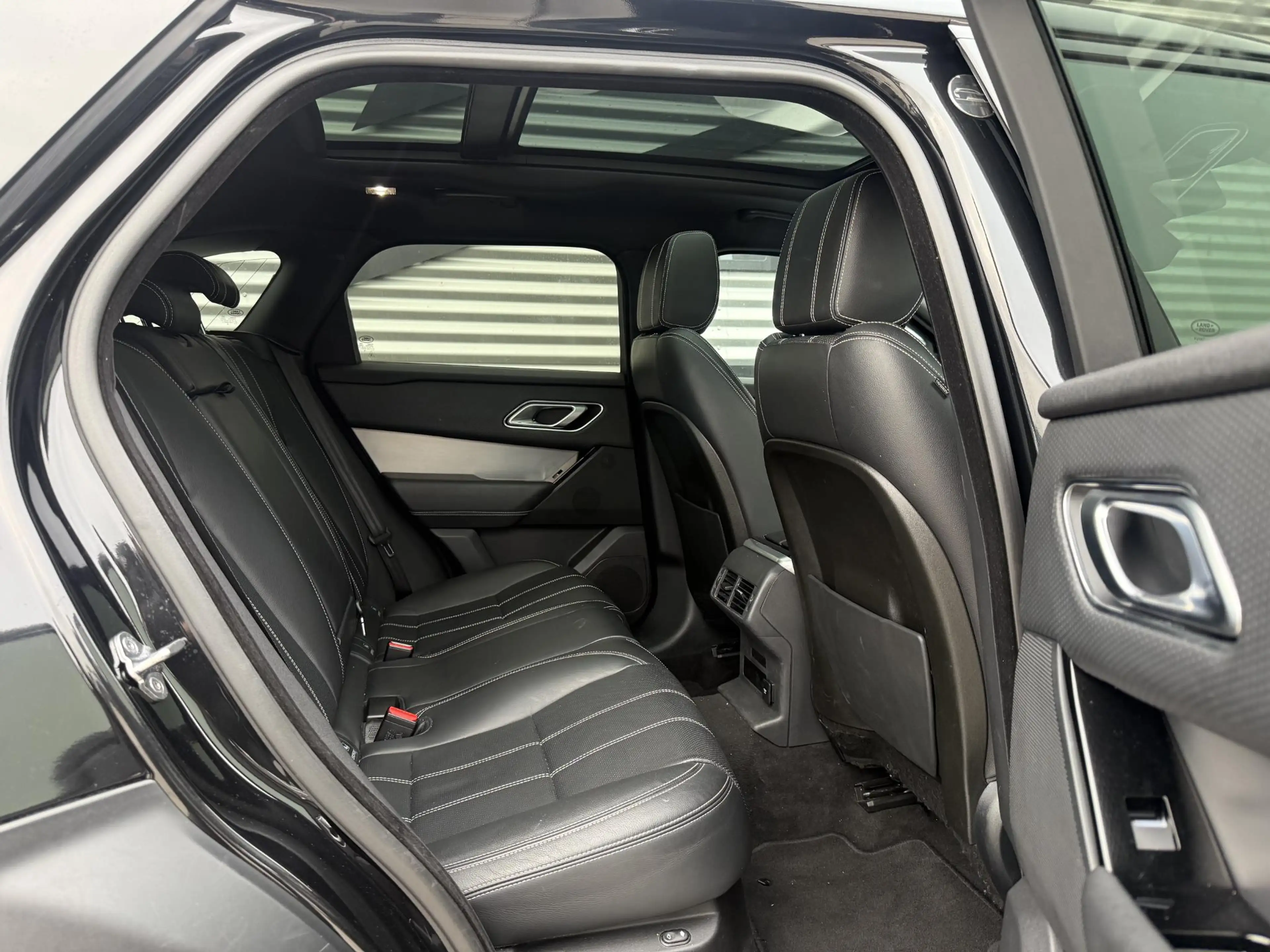 Land Rover Range Rover Velar 2.0 P300 Turbo AWD R-Dynamic HSE Pano|Navi|Carplay — photo 10