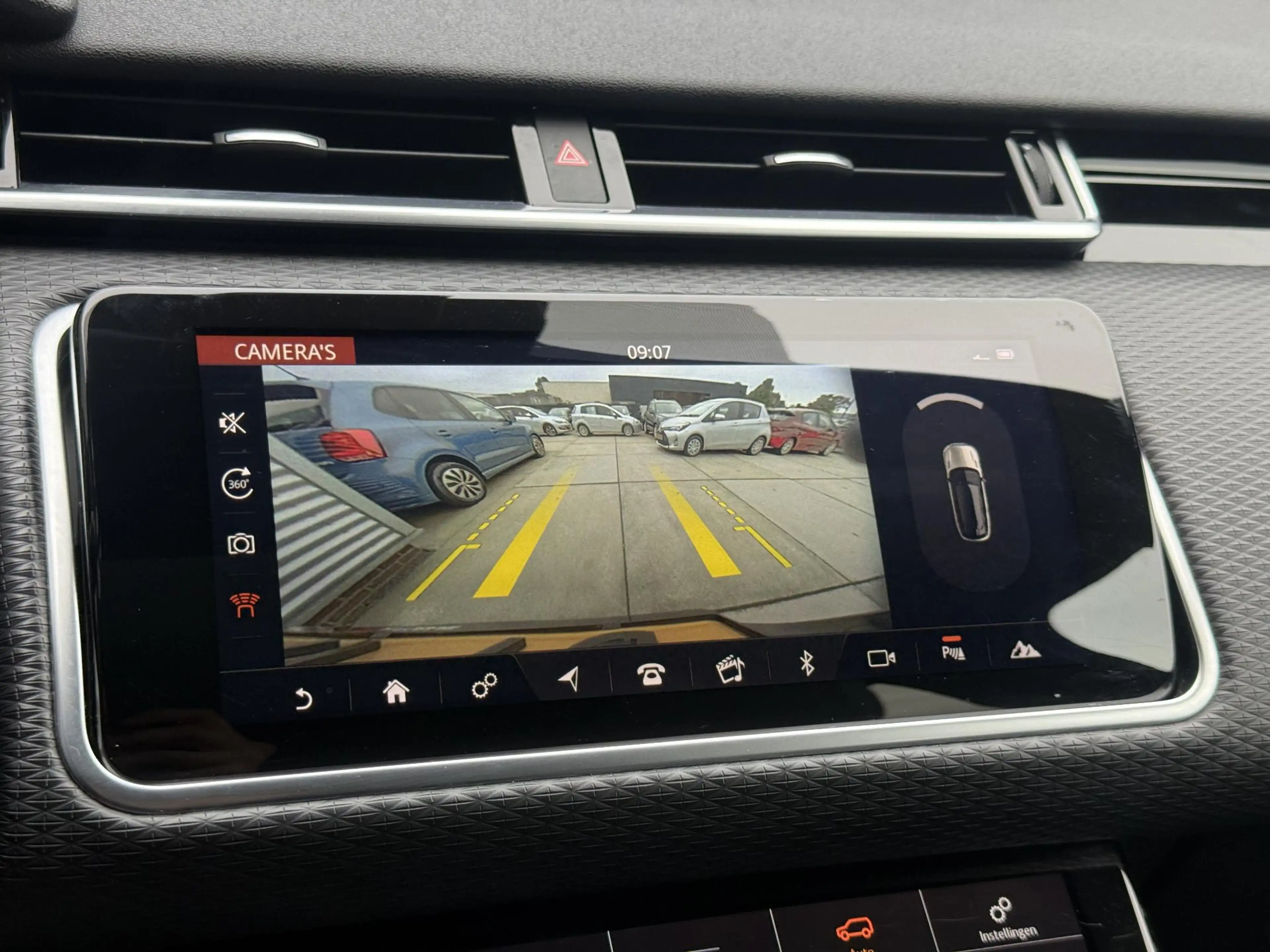 Land Rover Range Rover Velar 2.0 P300 Turbo AWD R-Dynamic HSE Pano|Navi|Carplay — photo 13