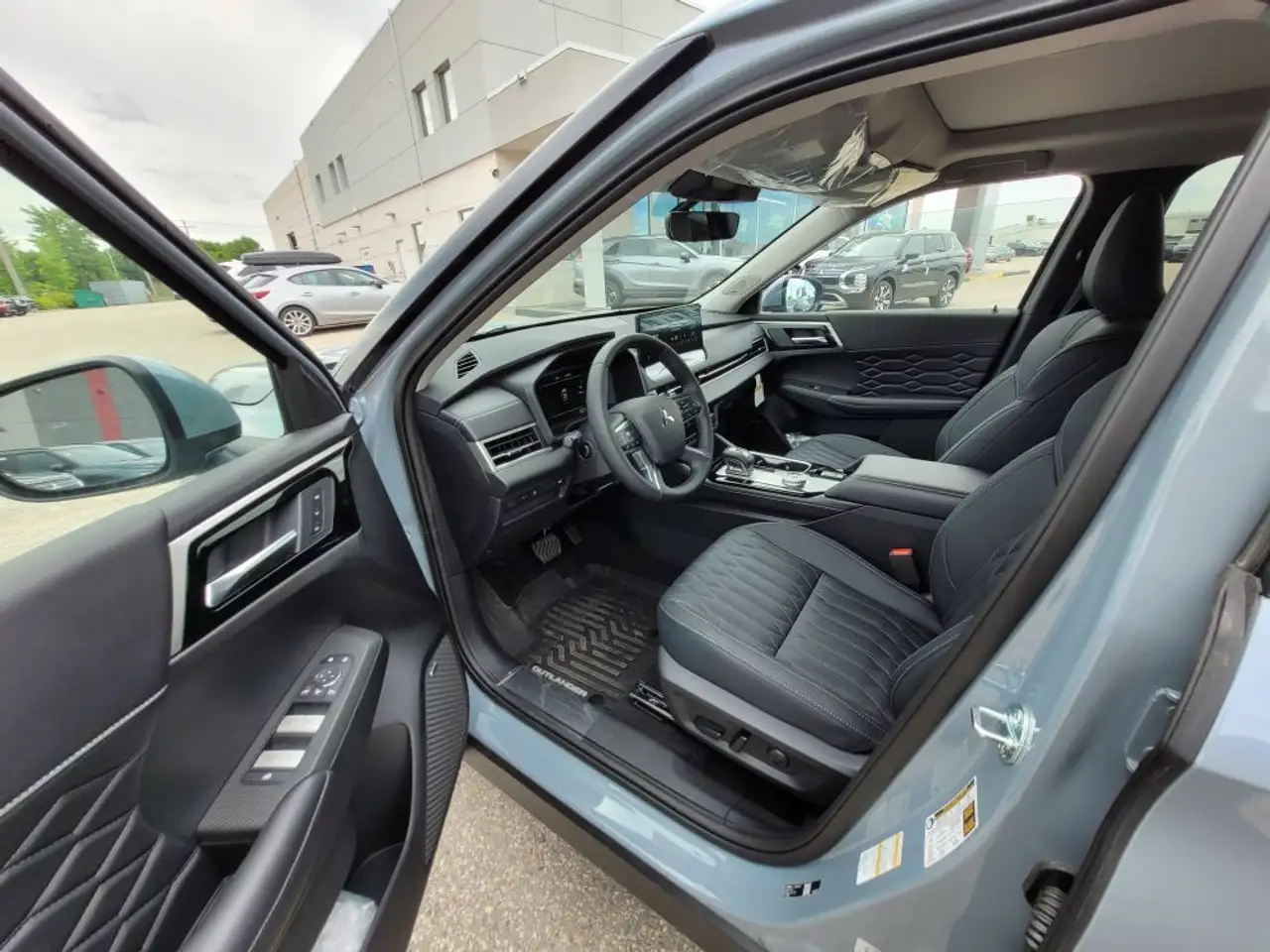 Mitsubishi Outlander снимка Mitsubishi Outlander