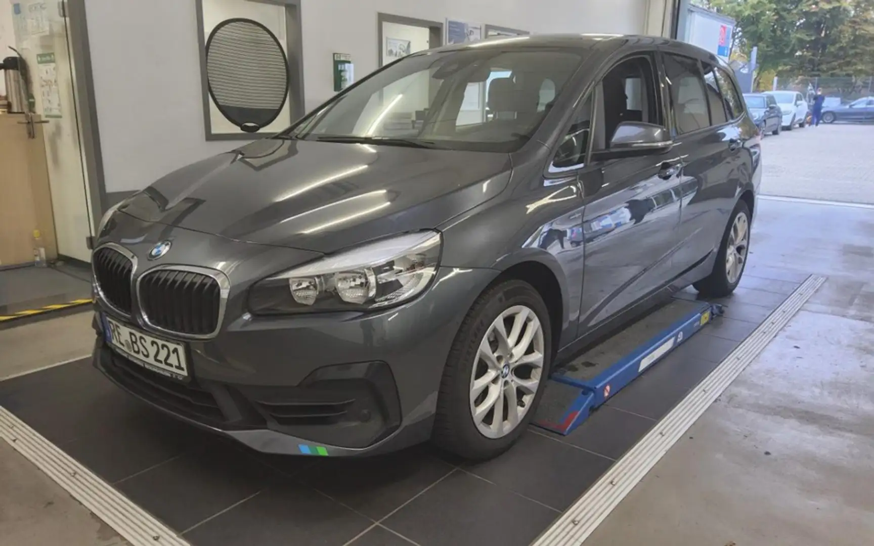 BMW 220 i Gran Tourer Steptronic Advantage Klimaaut. Grau - 2
