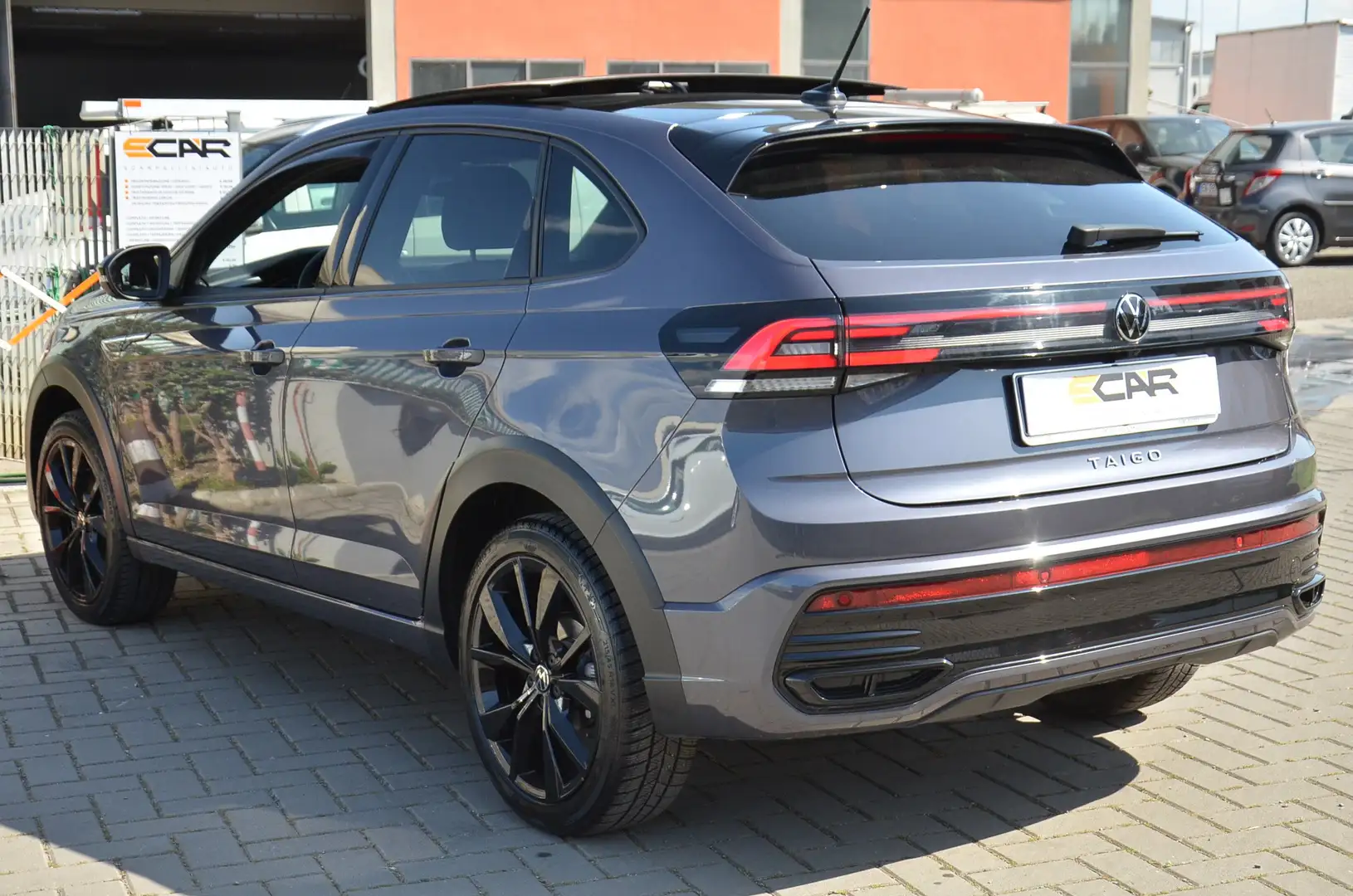 Volkswagen Taigo 1.0 tsi R-Line 110cv Grigio - 2