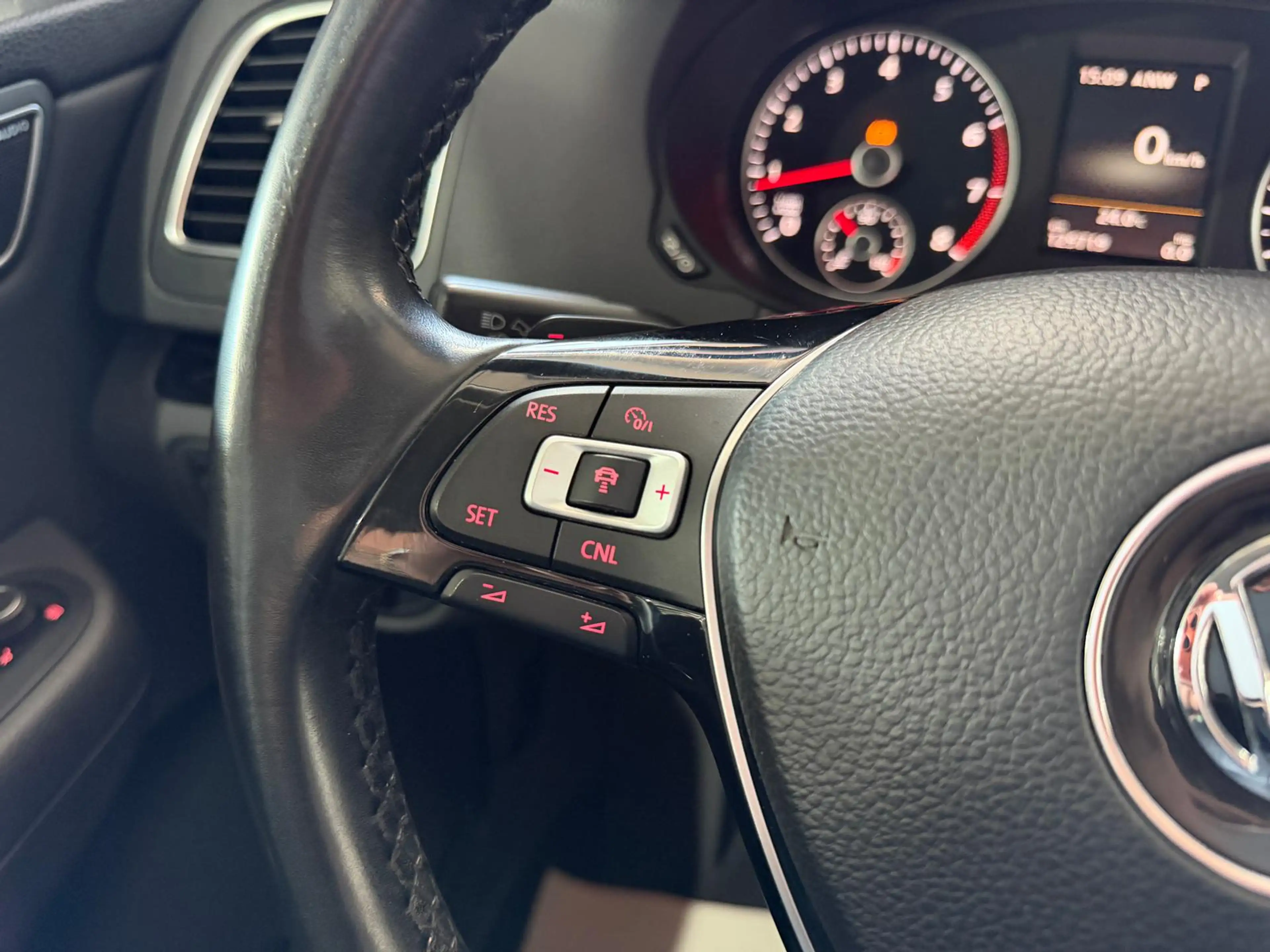 Volkswagen Sharan Highline 2.0TSI DSG 7-Sitzer XEN KAM HIFI — photo 18