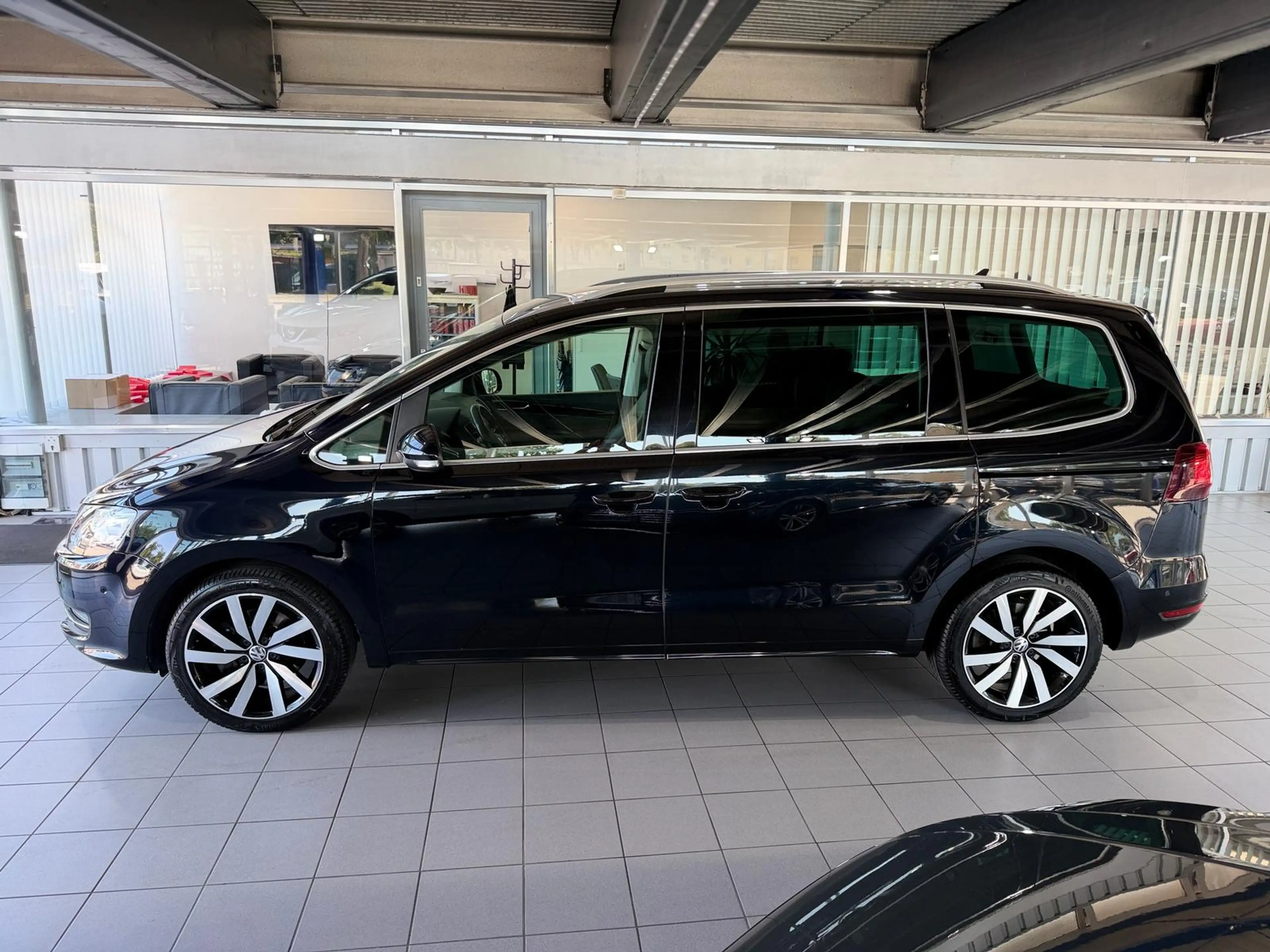 Volkswagen Sharan Highline 2.0TSI DSG 7-Sitzer XEN KAM HIFI — photo 6