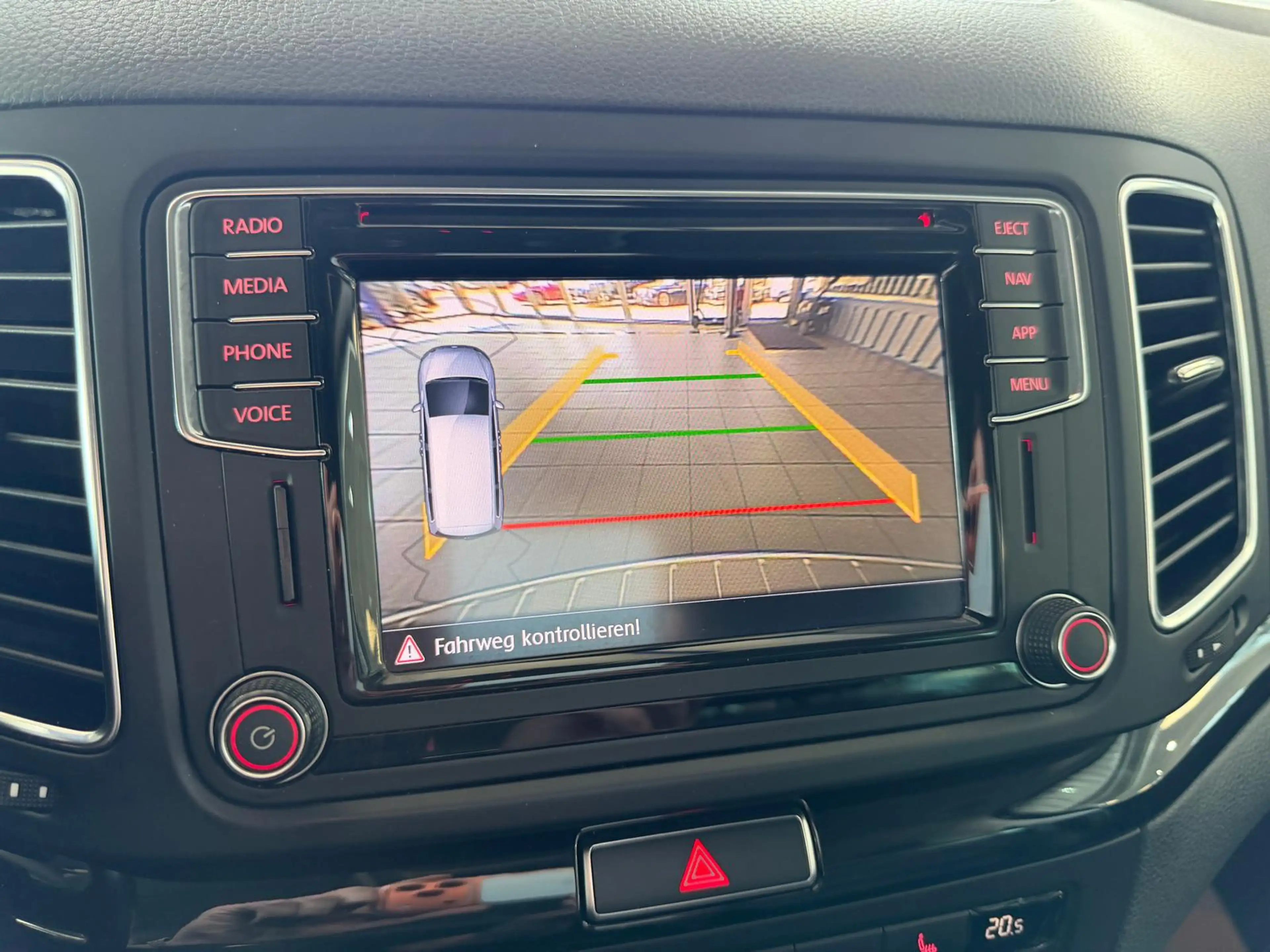 Volkswagen Sharan Highline 2.0TSI DSG 7-Sitzer XEN KAM HIFI — photo 22