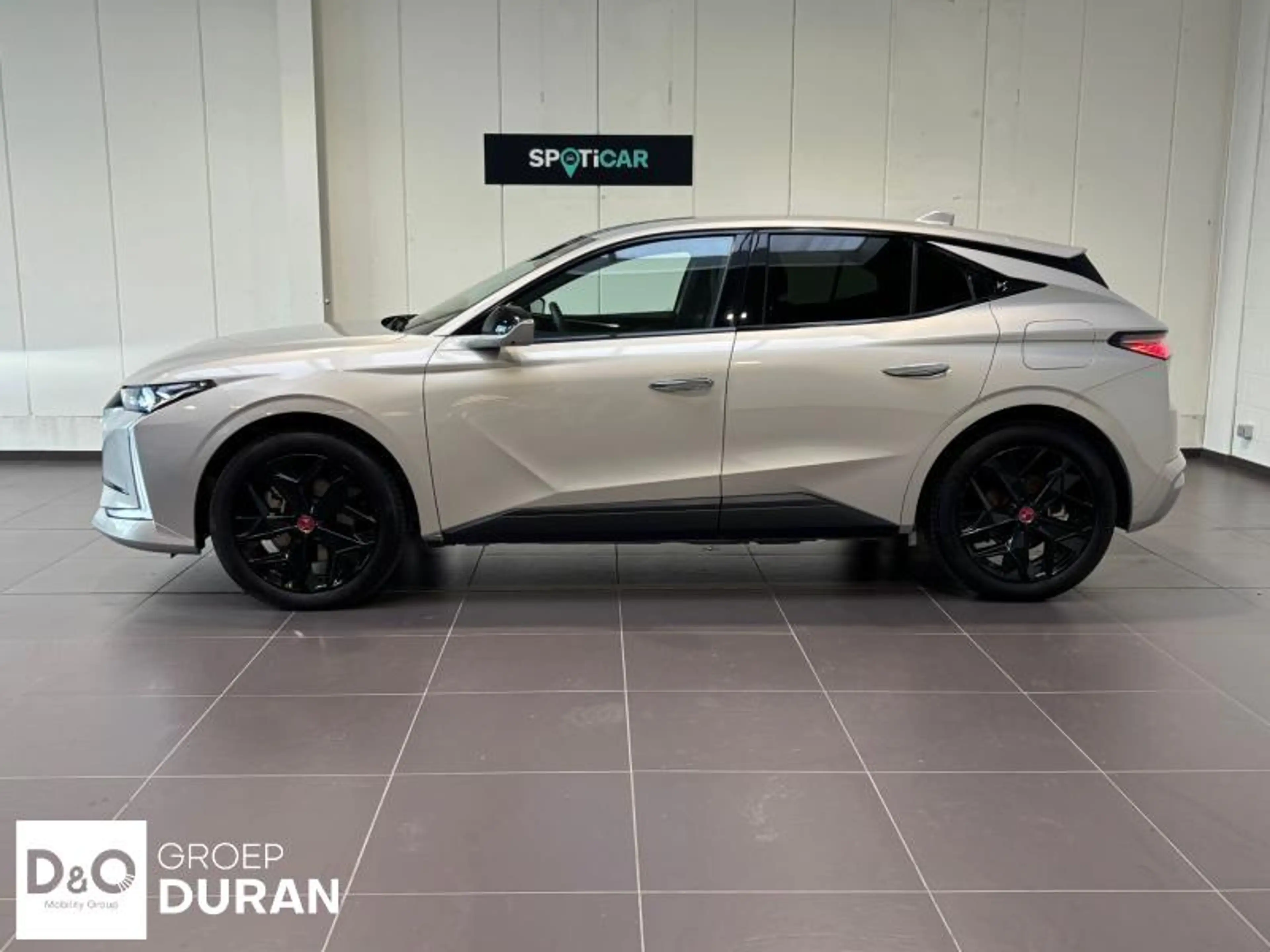 DS Automobiles DS 4 Crossback Performance Line + E-TENSE — photo 4