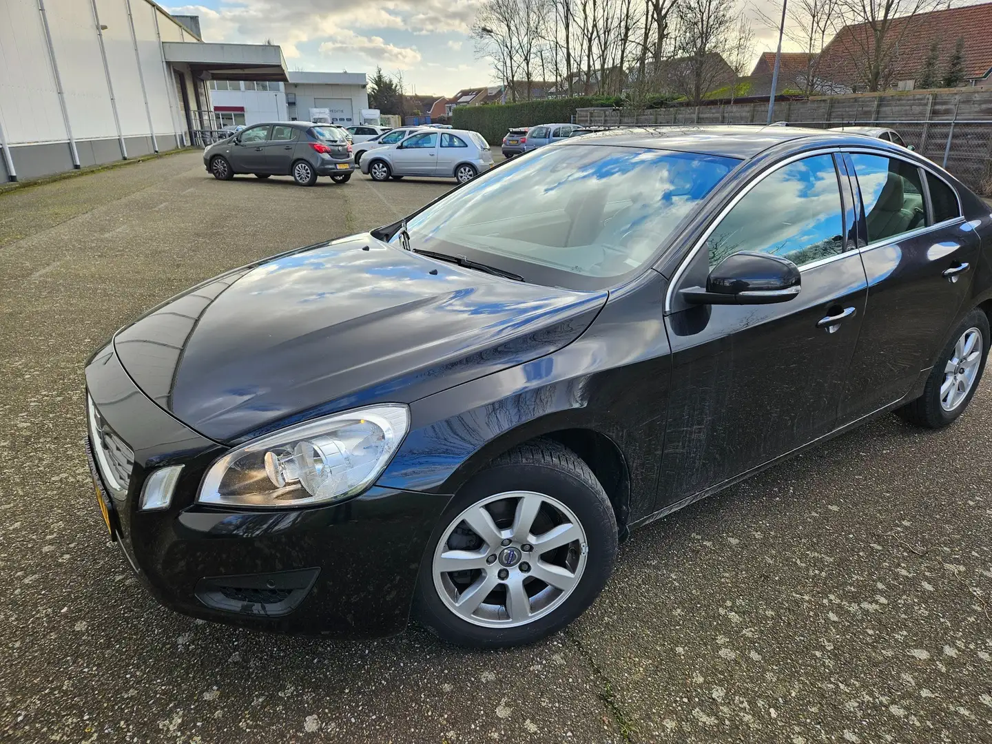 Volvo S60 1.6 T3 Momentum Powershift Zwart - 2