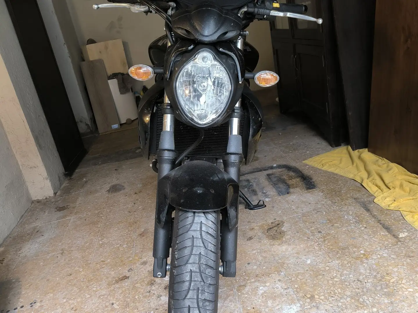 Suzuki Gladius 650 Negro - 2