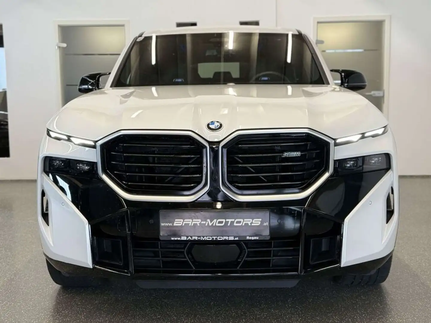 BMW XM 50 e weiß *B&W*AHK*M-SPORTSITZE*23ZOLL*NP143K* Weiß - 2