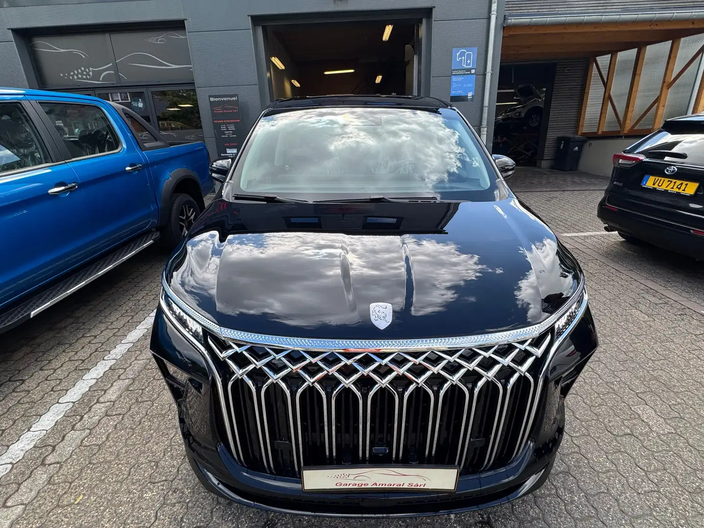 Forthing U-Tour 1.5 TURBO HEV Schwarz - 2