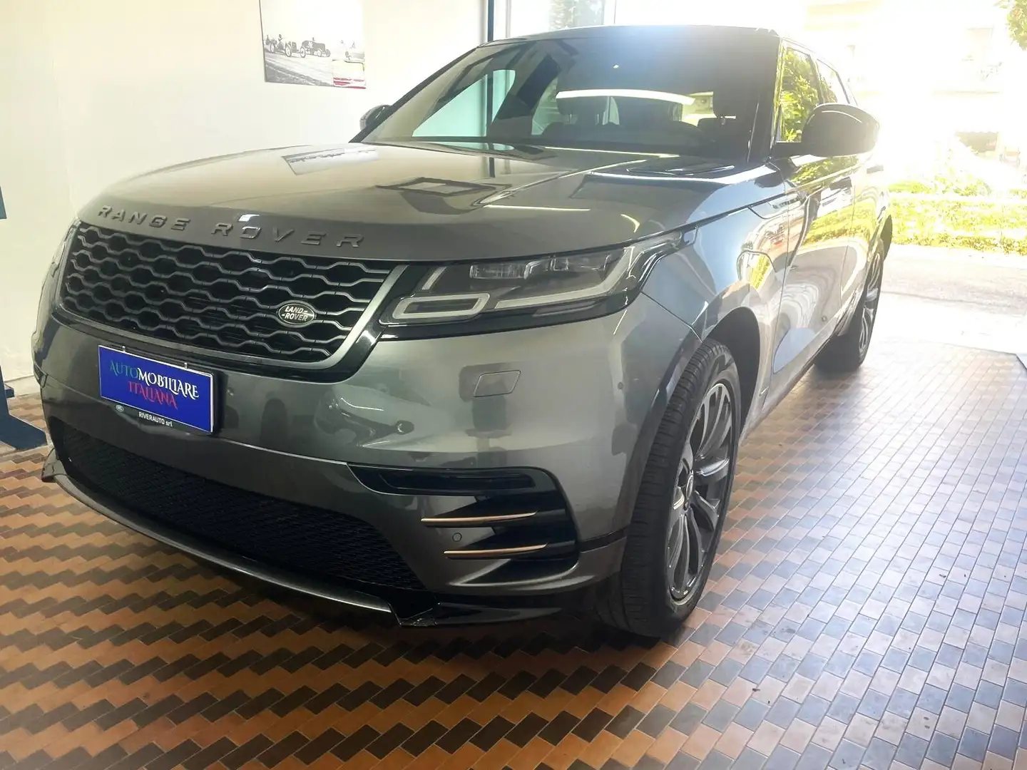 Land Rover Range Rover Velar Range Rover Velar 2.0D I4 240 CV R-Dynamic S Gris - 1