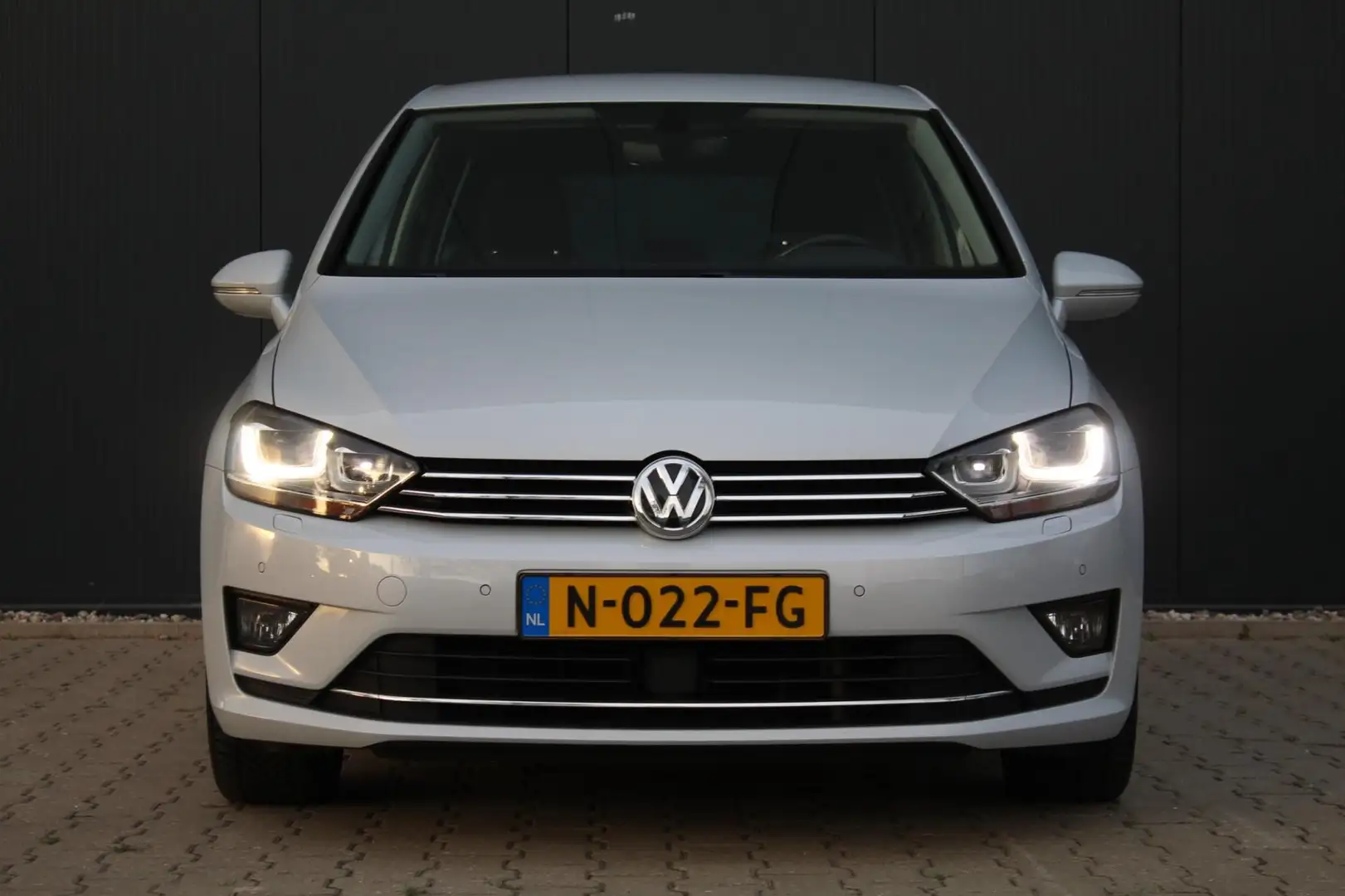 Volkswagen Golf Sportsvan 1.4 TSI Highline | Automaat | Trekhaak | ACC | ECC Wit - 2