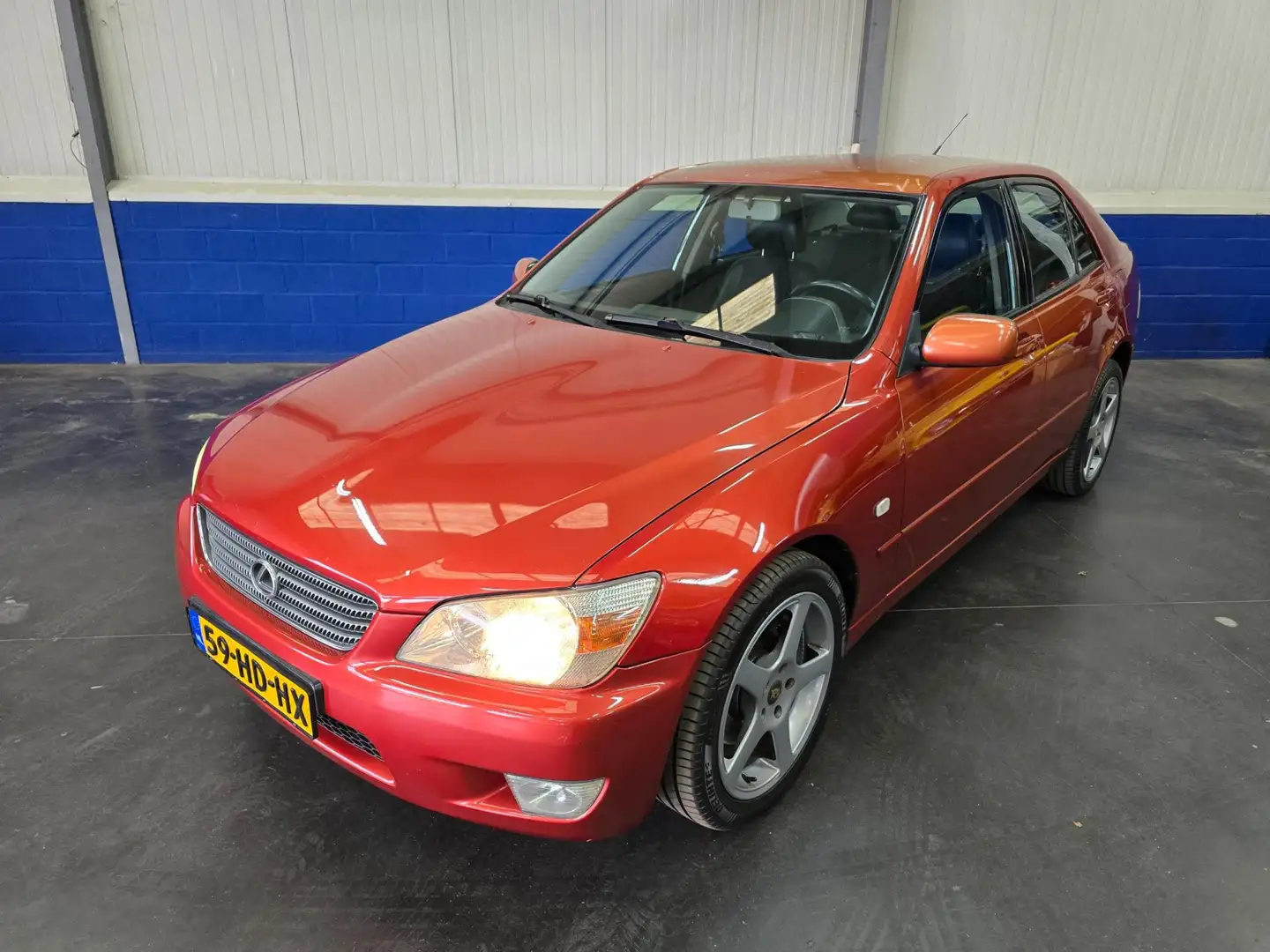 Lexus IS 200 Executive Rouge - 1