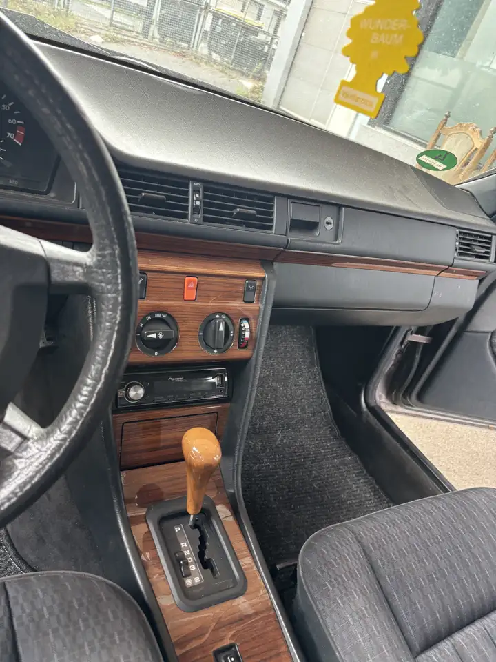 Mercedes-Benz E 260 4Matic, foto 5