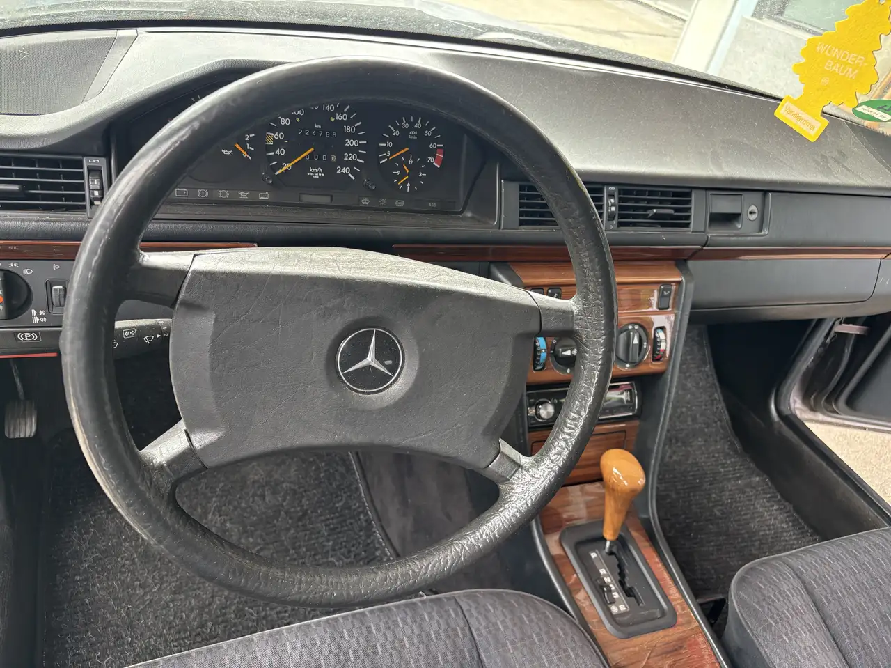 Mercedes-Benz E 260 4Matic, foto 2