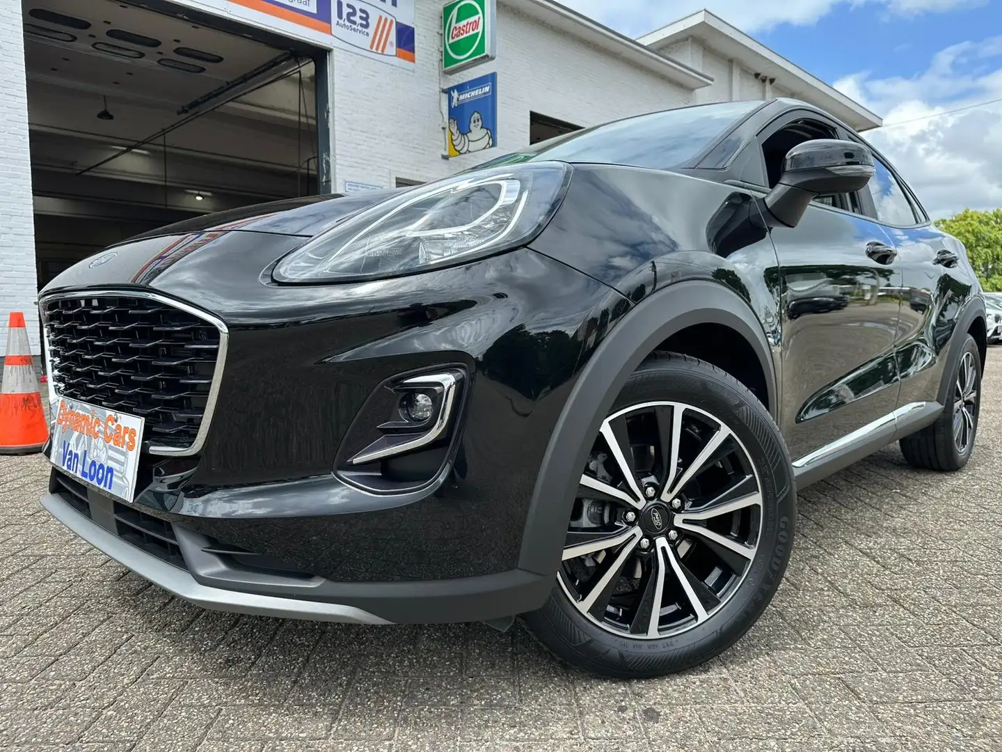 Ford Puma 1.0 EcoBoost Hybrid, Trekhaak, Carplay, Lane,.... Zwart - 1