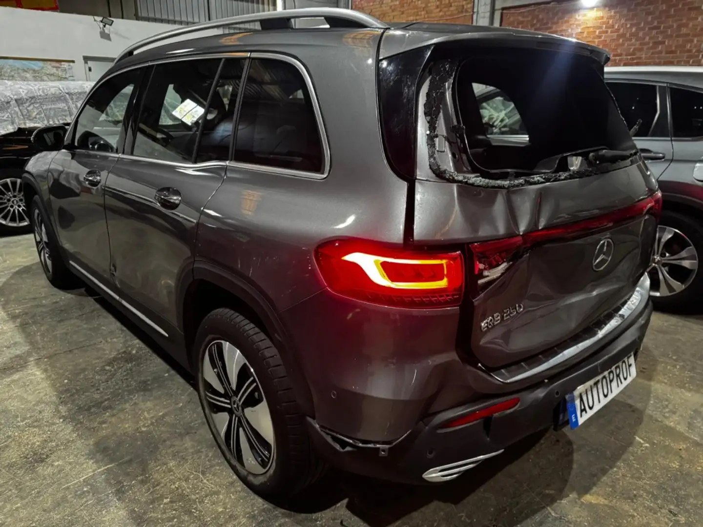 Mercedes-Benz EQB 250 250+ - 1