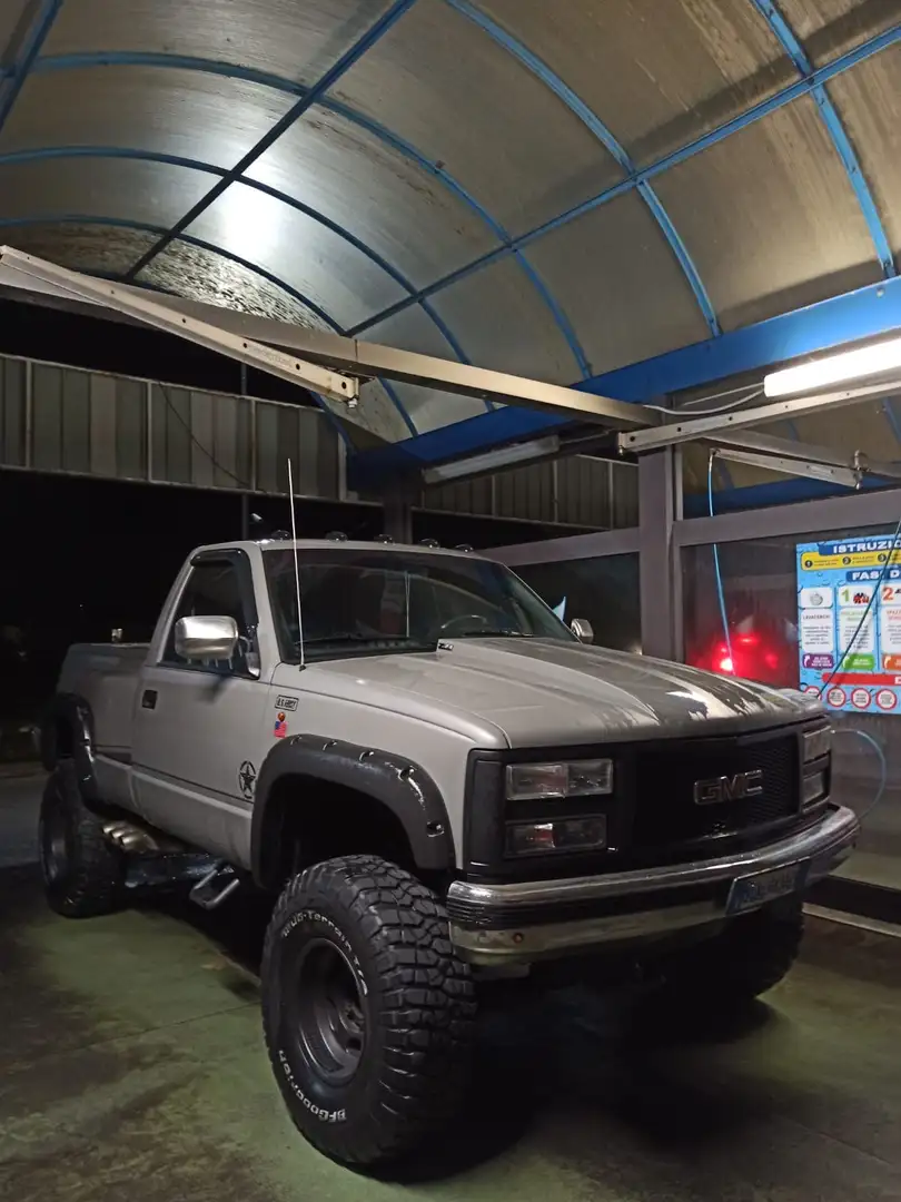 GMC Pick-Up - 1