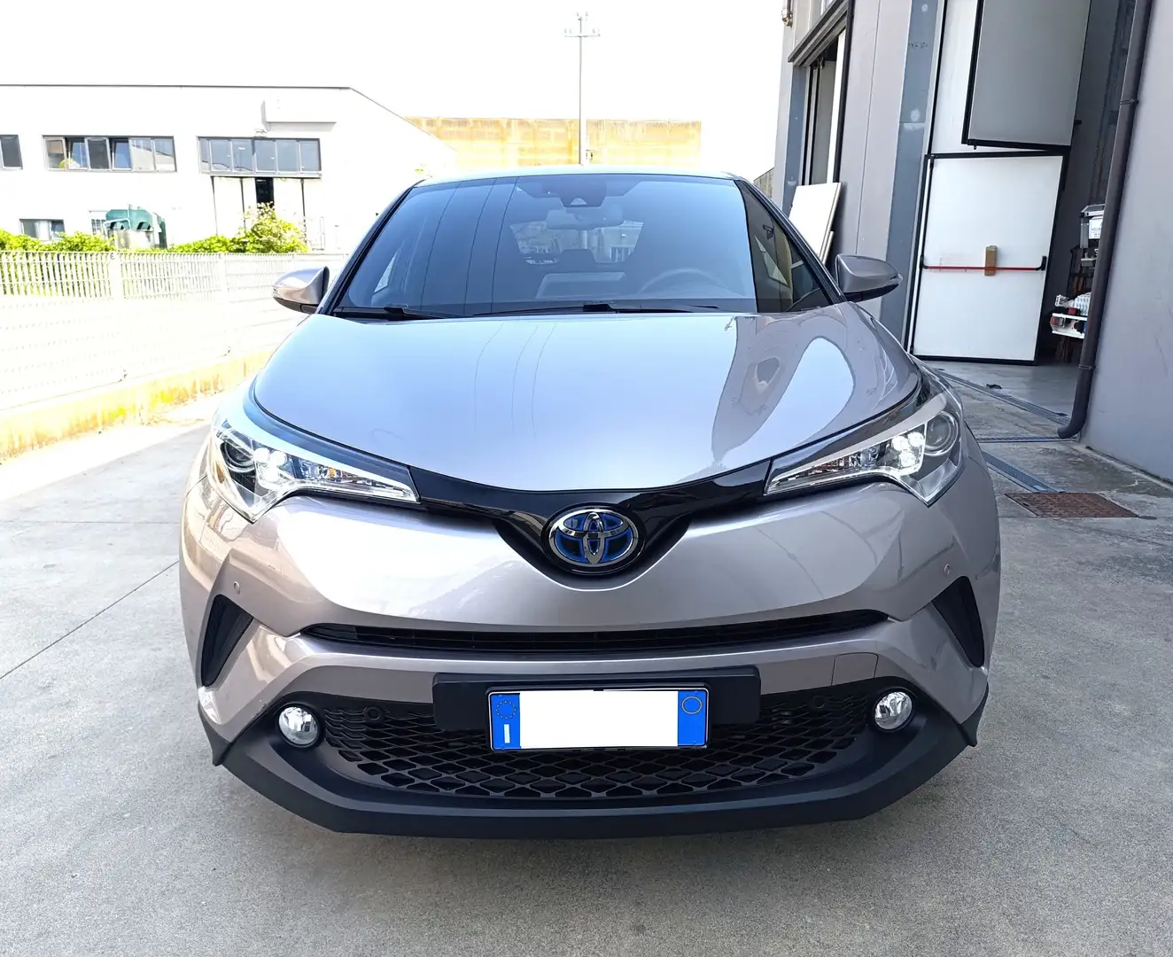 Toyota C-HR 1.8h Active 2wd e-cvt Argento - 2