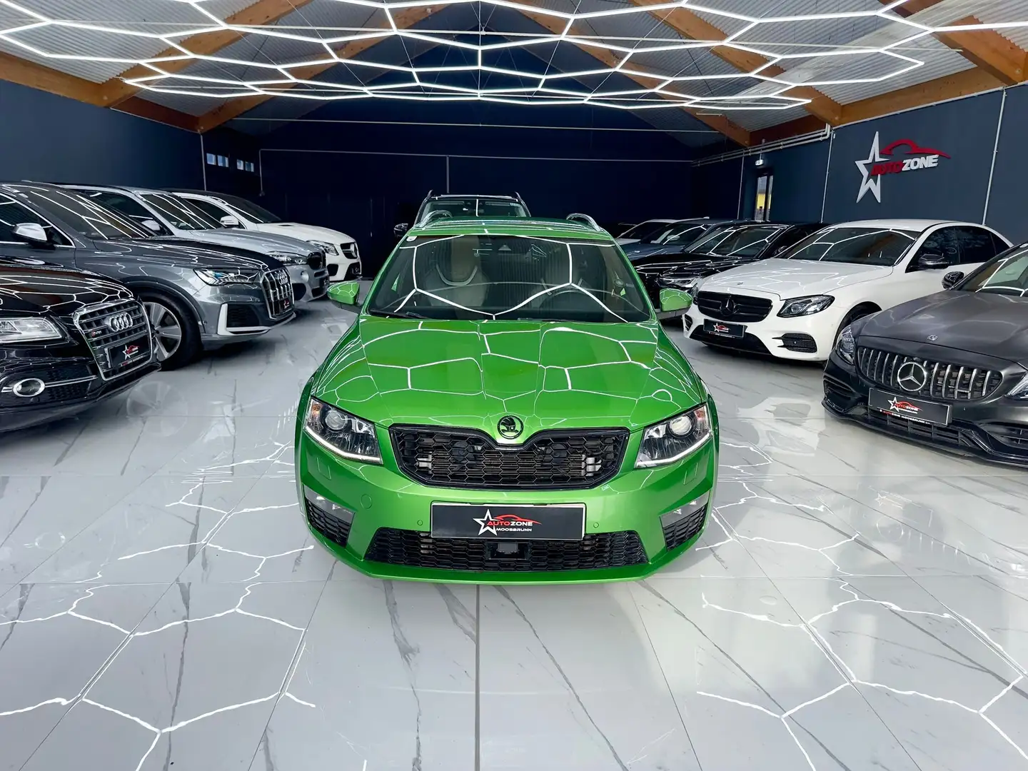 Skoda Octavia RS 2,0 TSI Green tec DSG   390PS Grün - 2