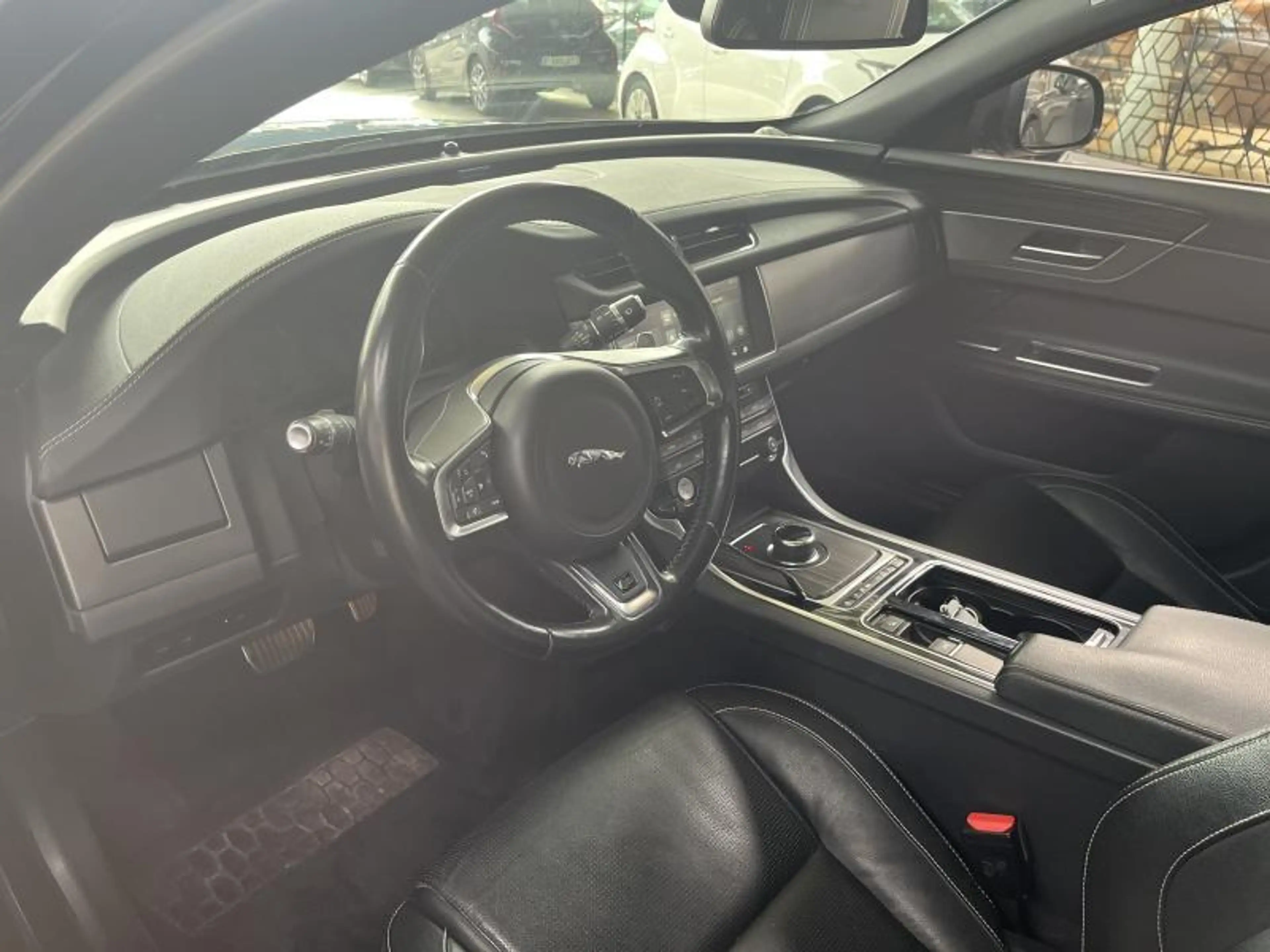 Jaguar XF 3.0 380 V6 A/TS — photo 10